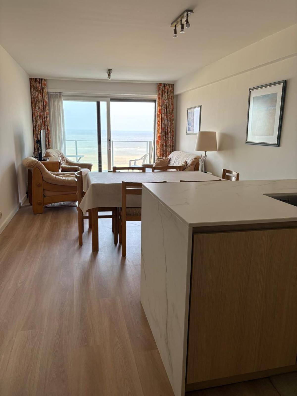 Seagull, Ruim En Volledig Vernieuwd Appartement Met Zeezicht In Westende Middelkerke Esterno foto